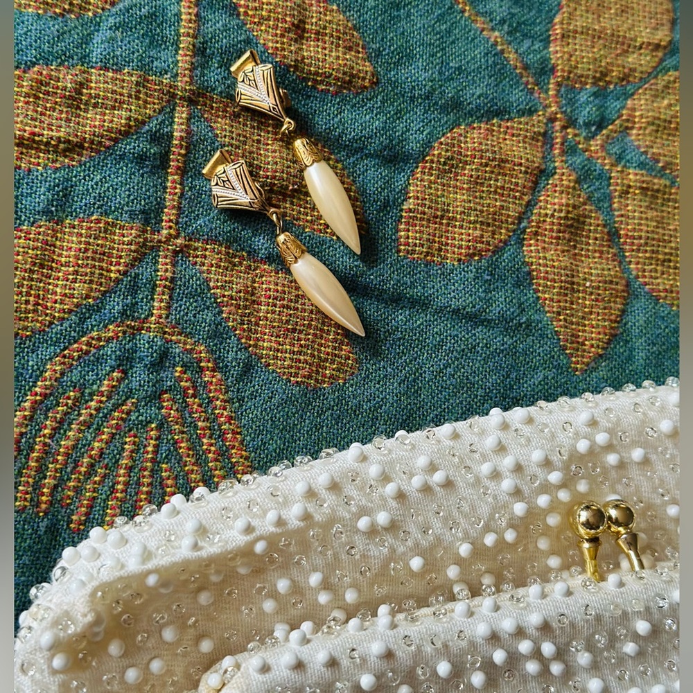 Vintage art deco style folding embellished clutch and faux pearl earring set - Picture 3 of 15
